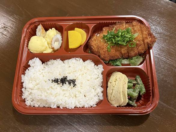 Pork Cutlet Bento Box (とんかつ弁当)